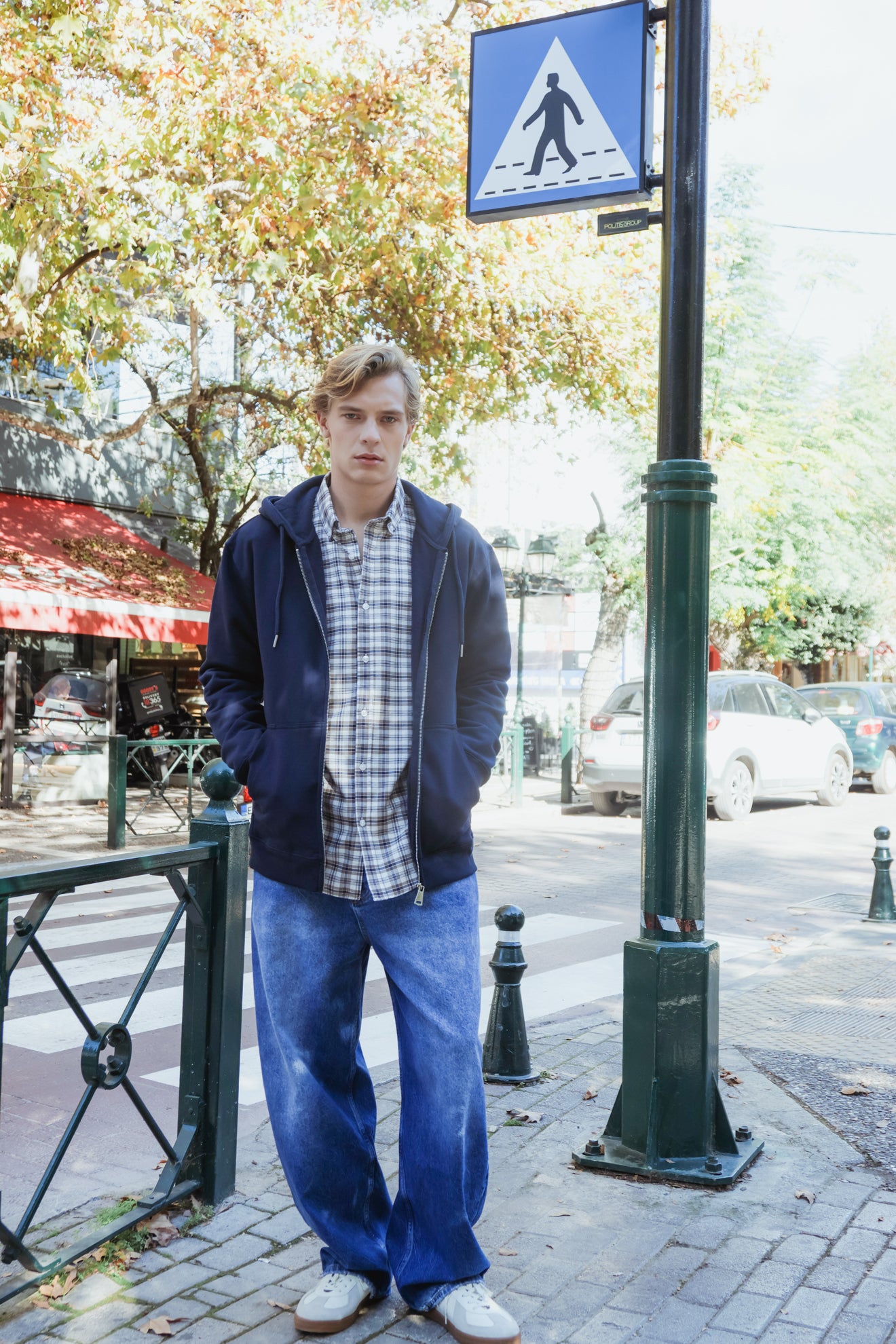 Φούτερ με φερμουάρ και κουκούλα