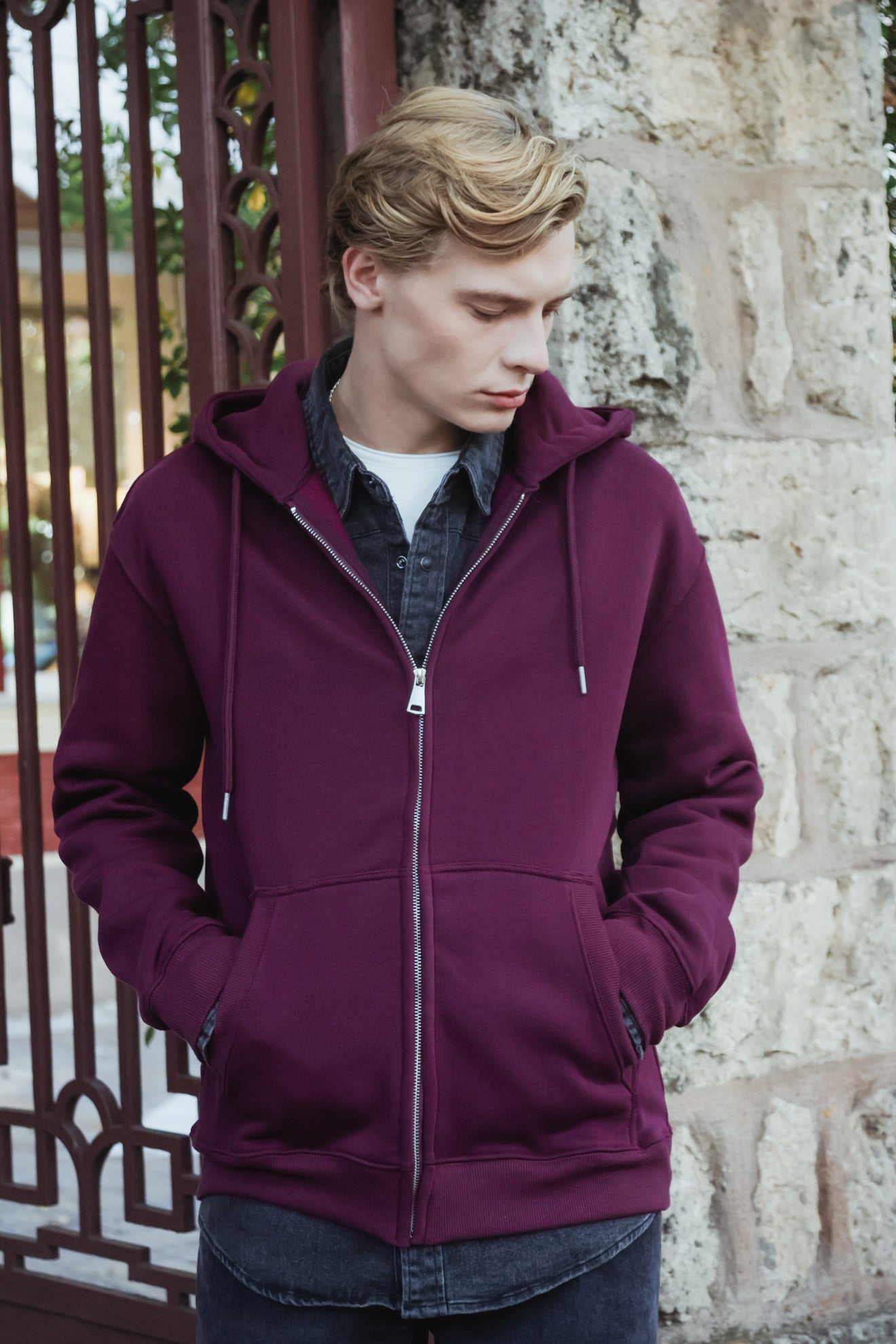 Φούτερ με φερμουάρ και κουκούλα