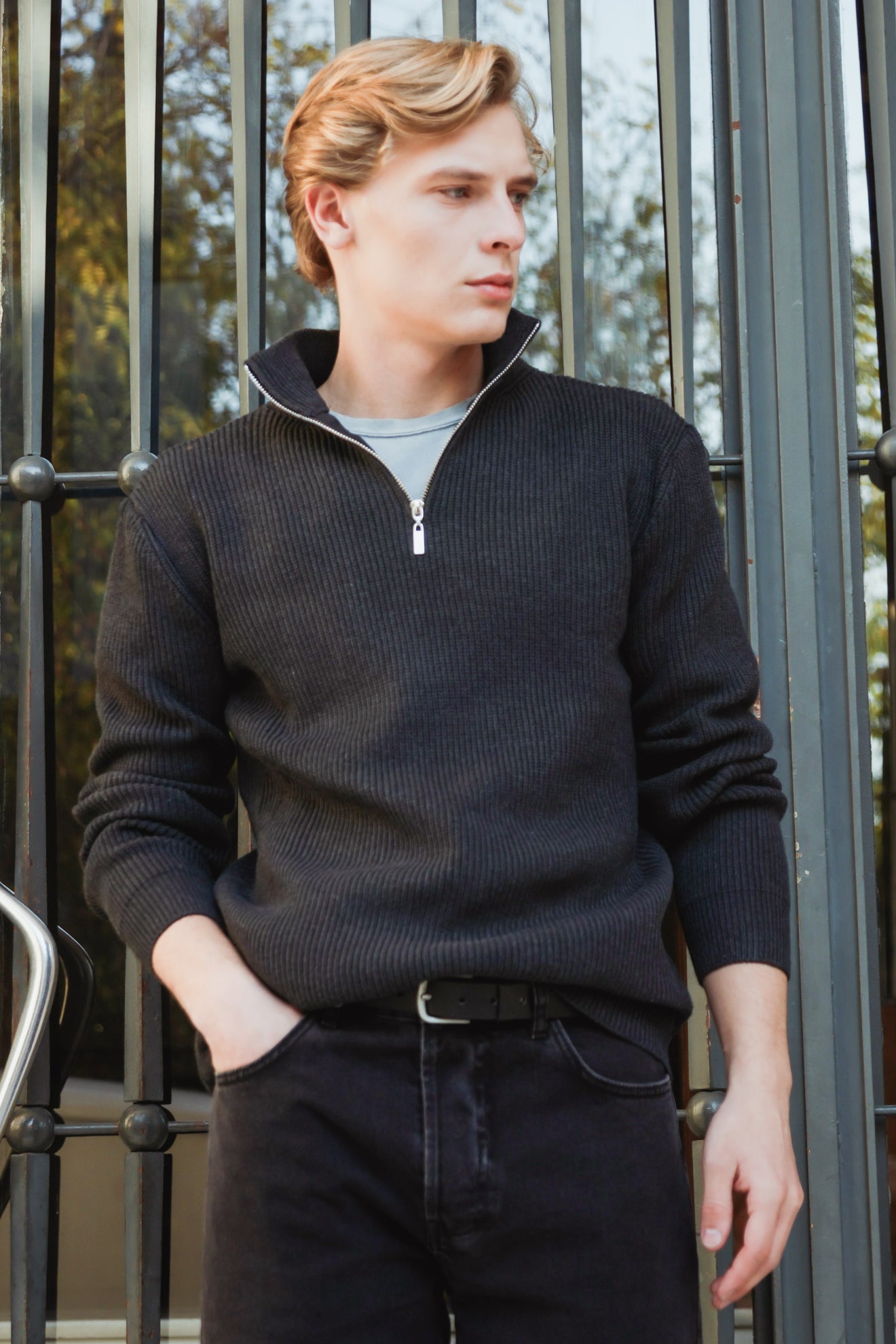 Πλεκτή μπλούζα με ανάποδη πλέξη και φερμουάρ