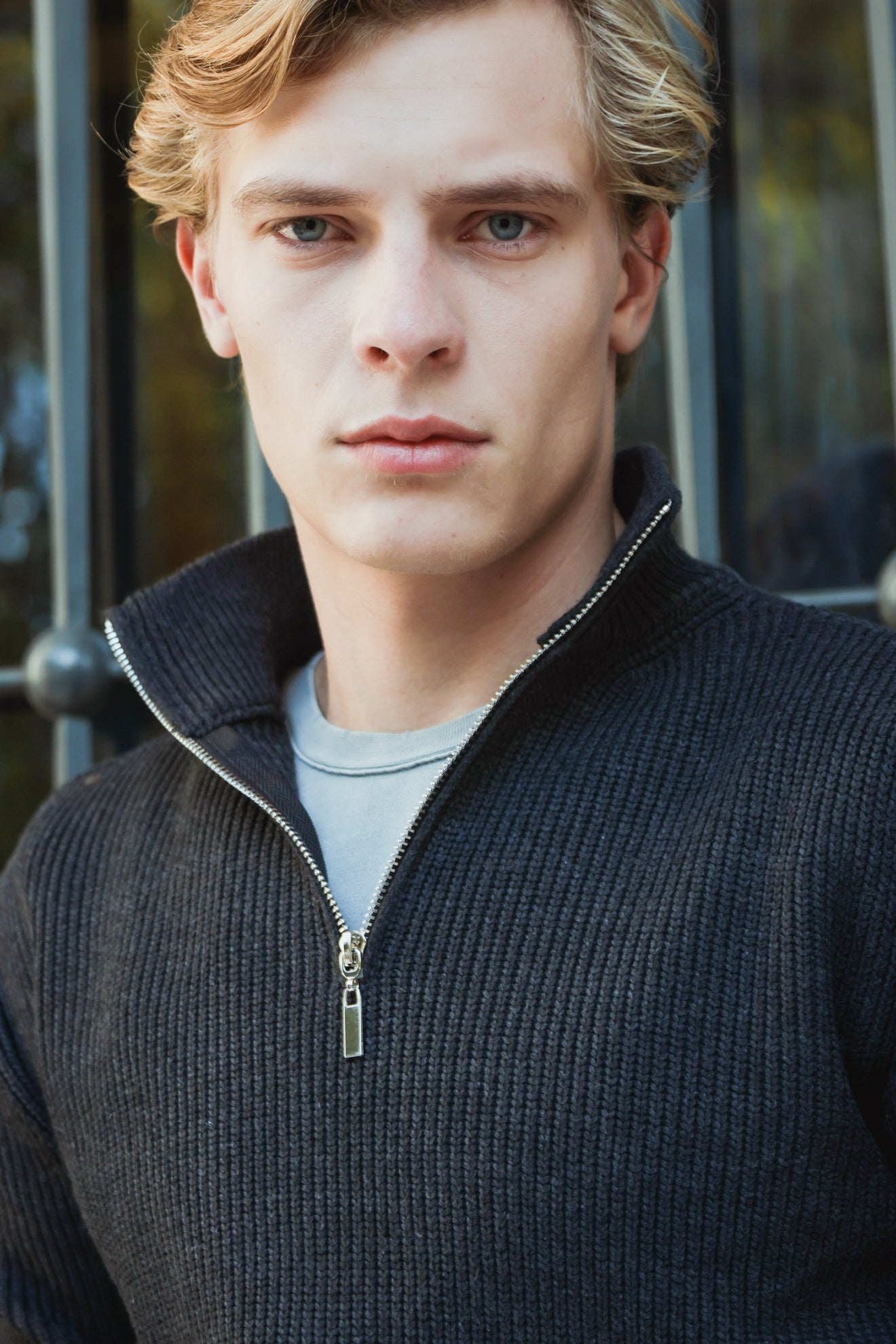 Πλεκτή μπλούζα με ανάποδη πλέξη και φερμουάρ