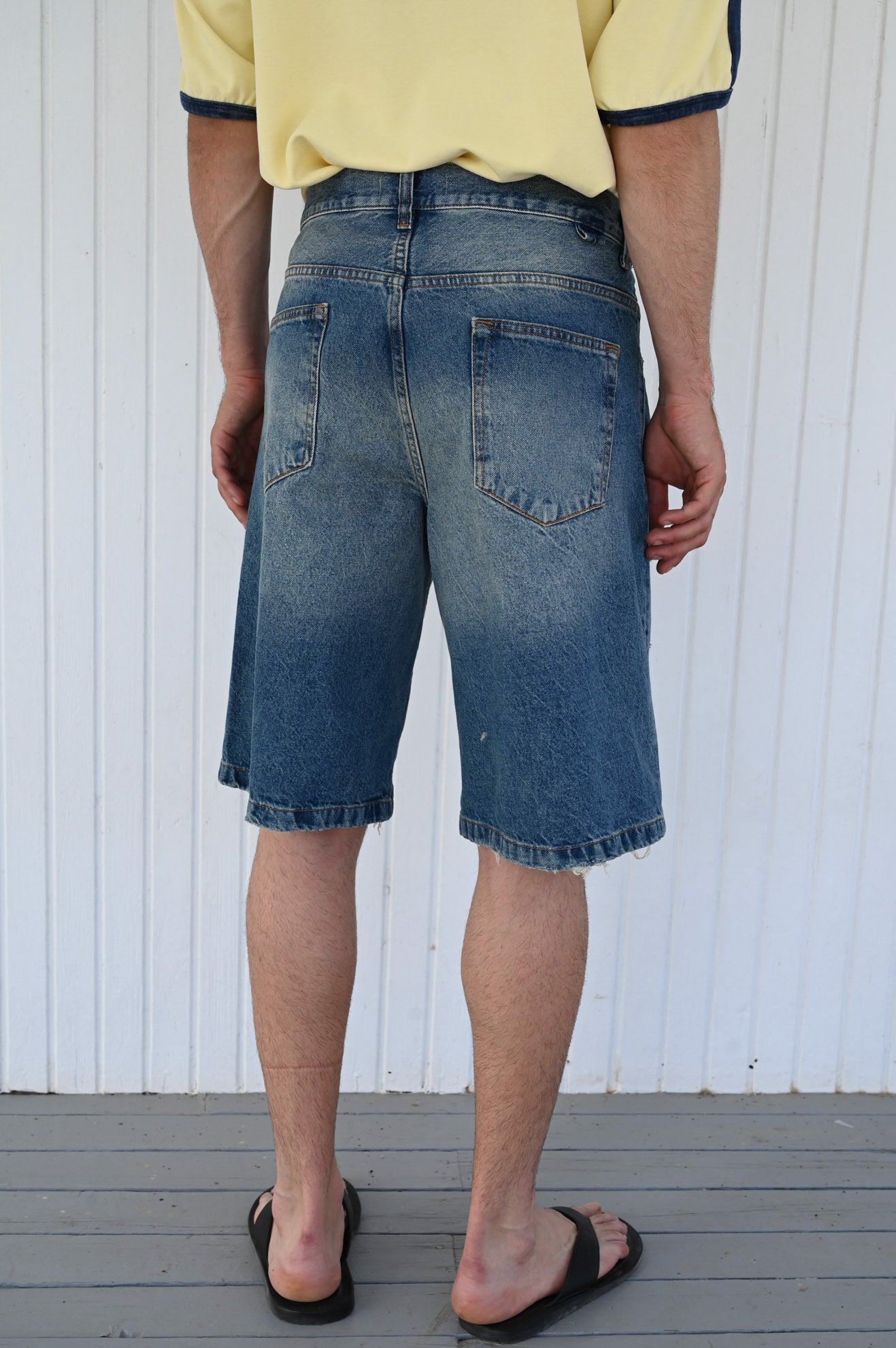 Τζιν βερμούδα relaxed fit με σκισίματα