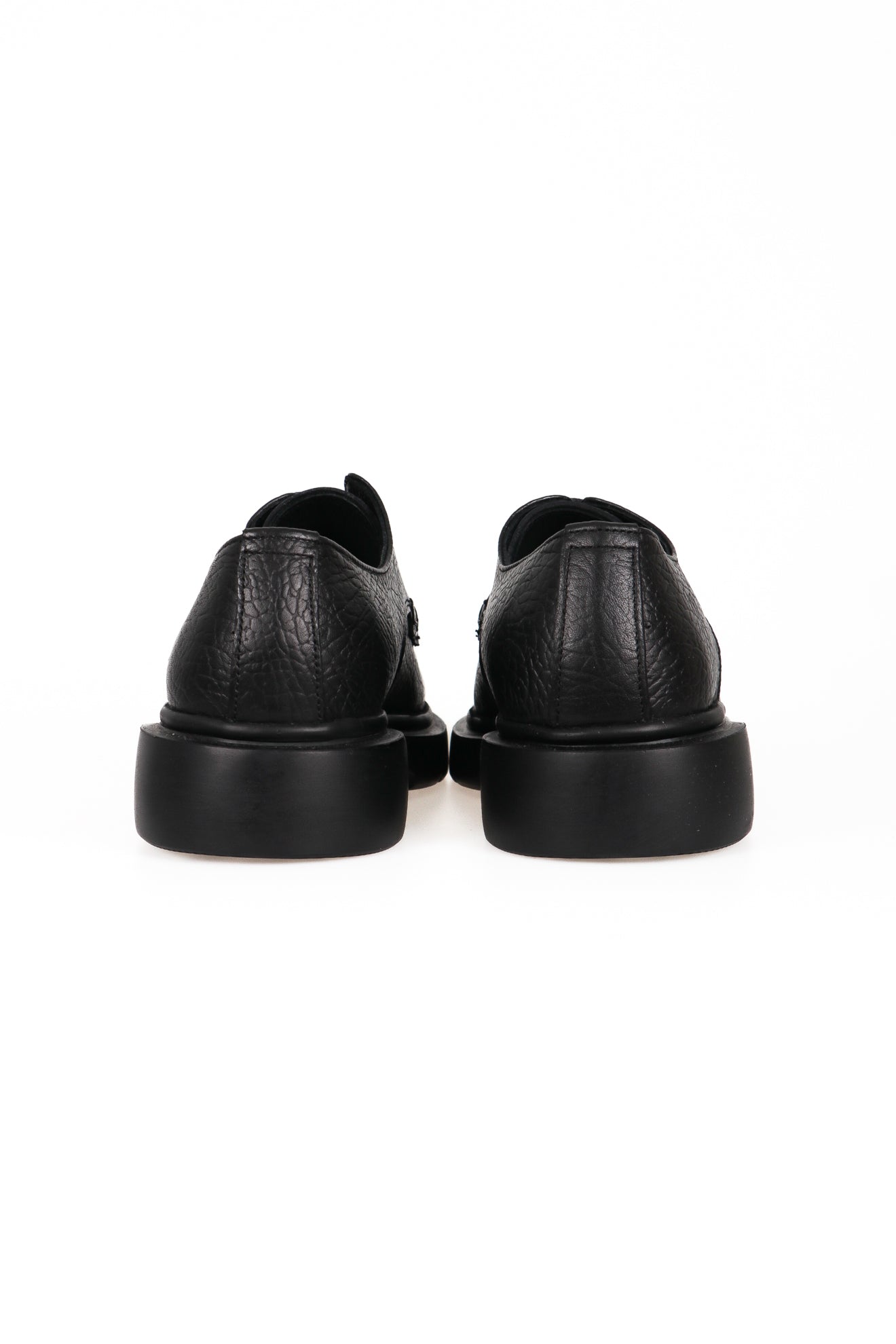 Δερμάτινο παπούτσι με τρακτερωτή σόλα