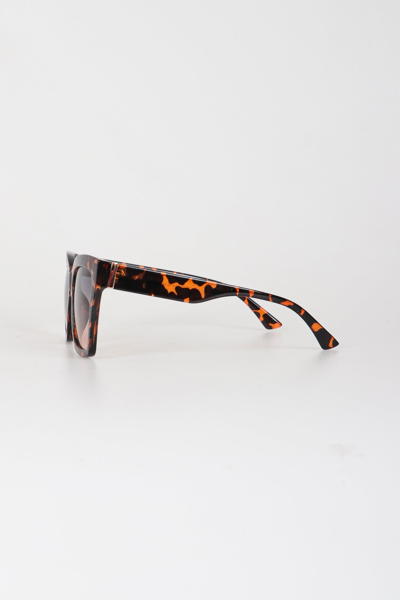 Γυαλιά ηλίου με κοκάλινο σκελετό