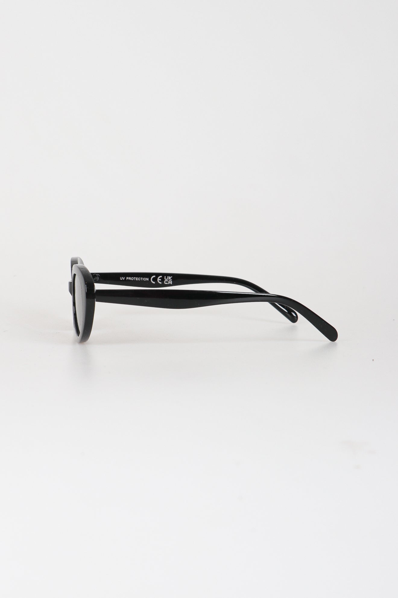 Γυαλιά ηλίου με οβάλ σκελετό