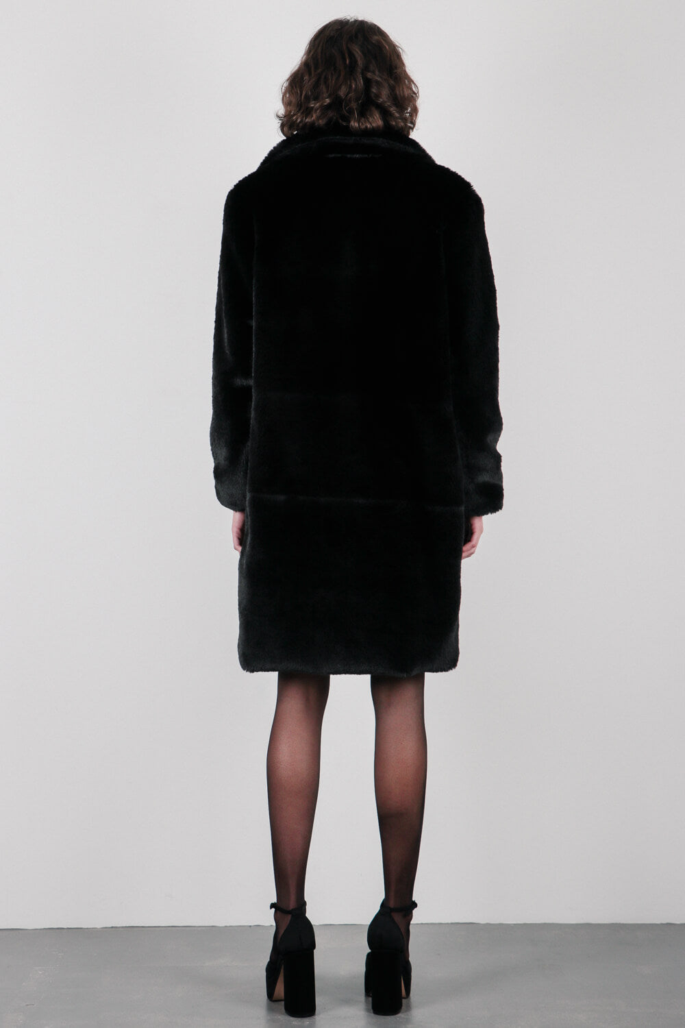 Παλτό από συνθετική γούνα