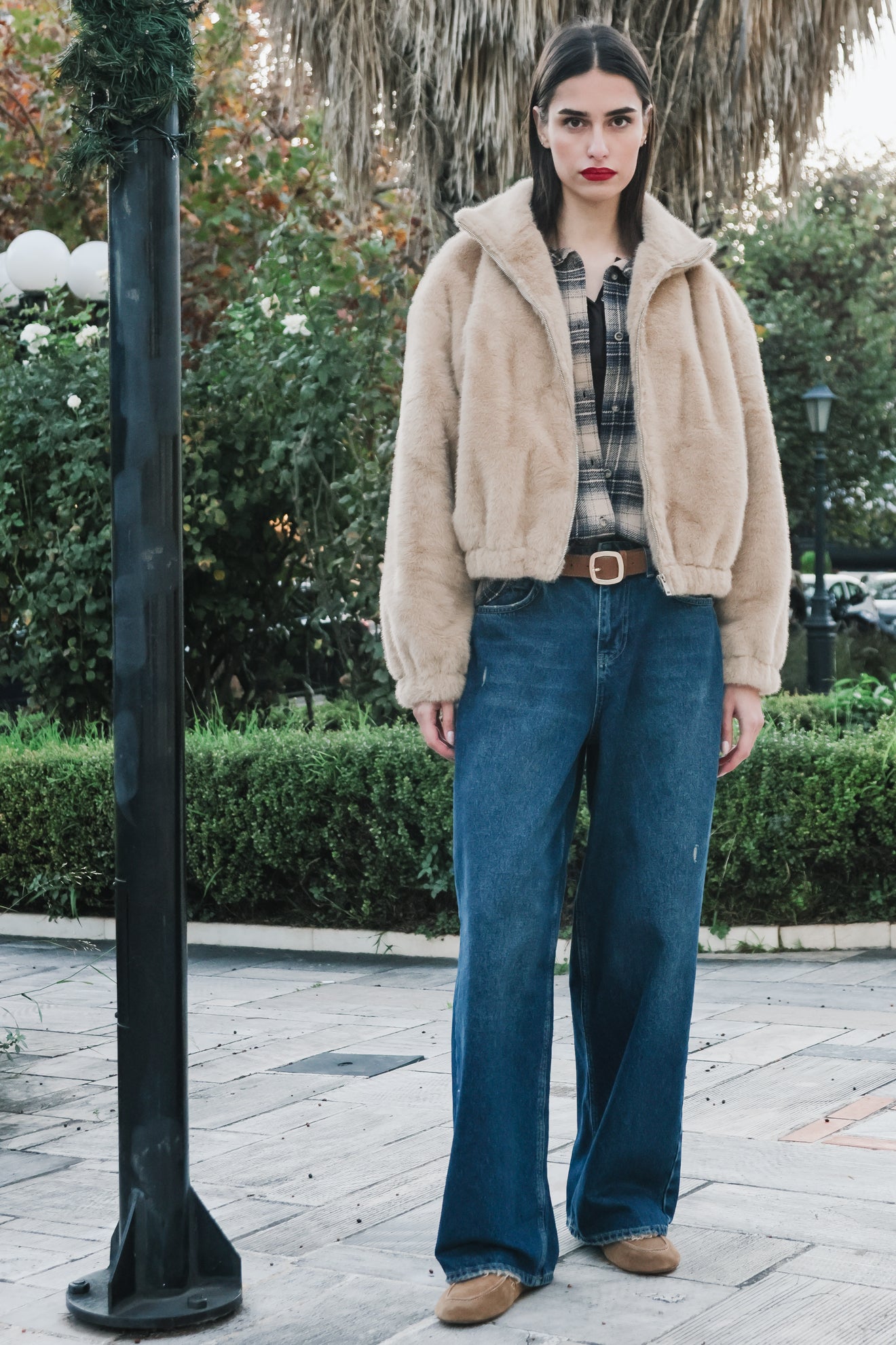 Κοντό παλτό με εφέ γούνας