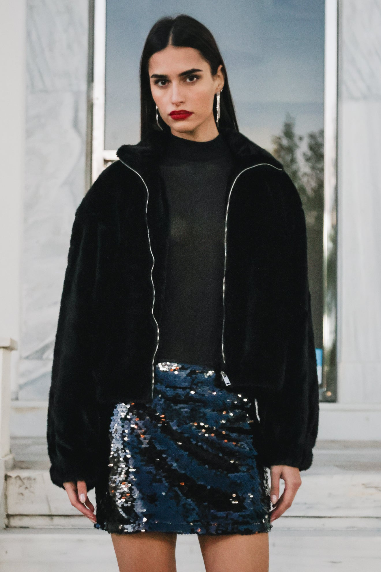 Κοντό παλτό με εφέ γούνας