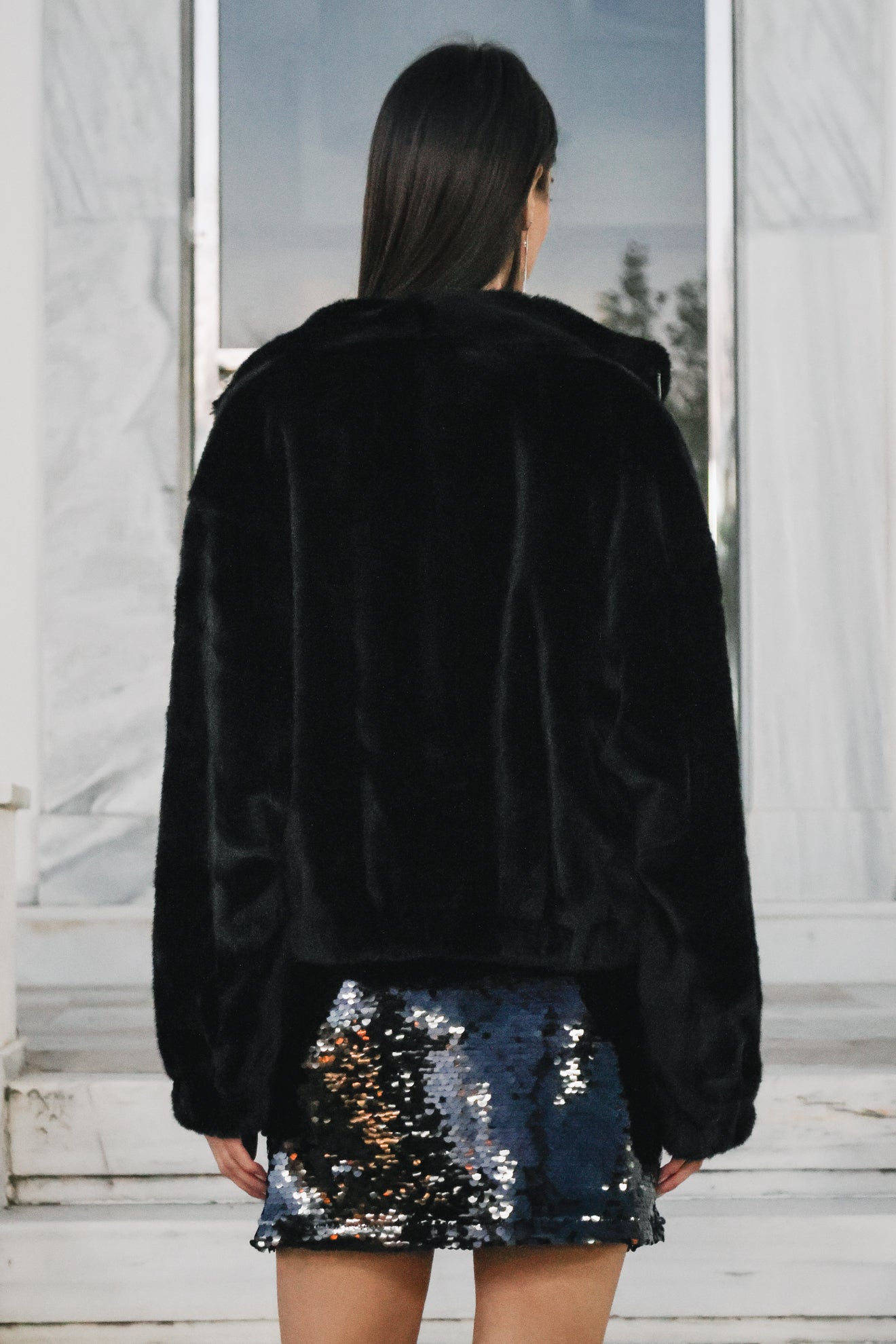 Κοντό παλτό με εφέ γούνας