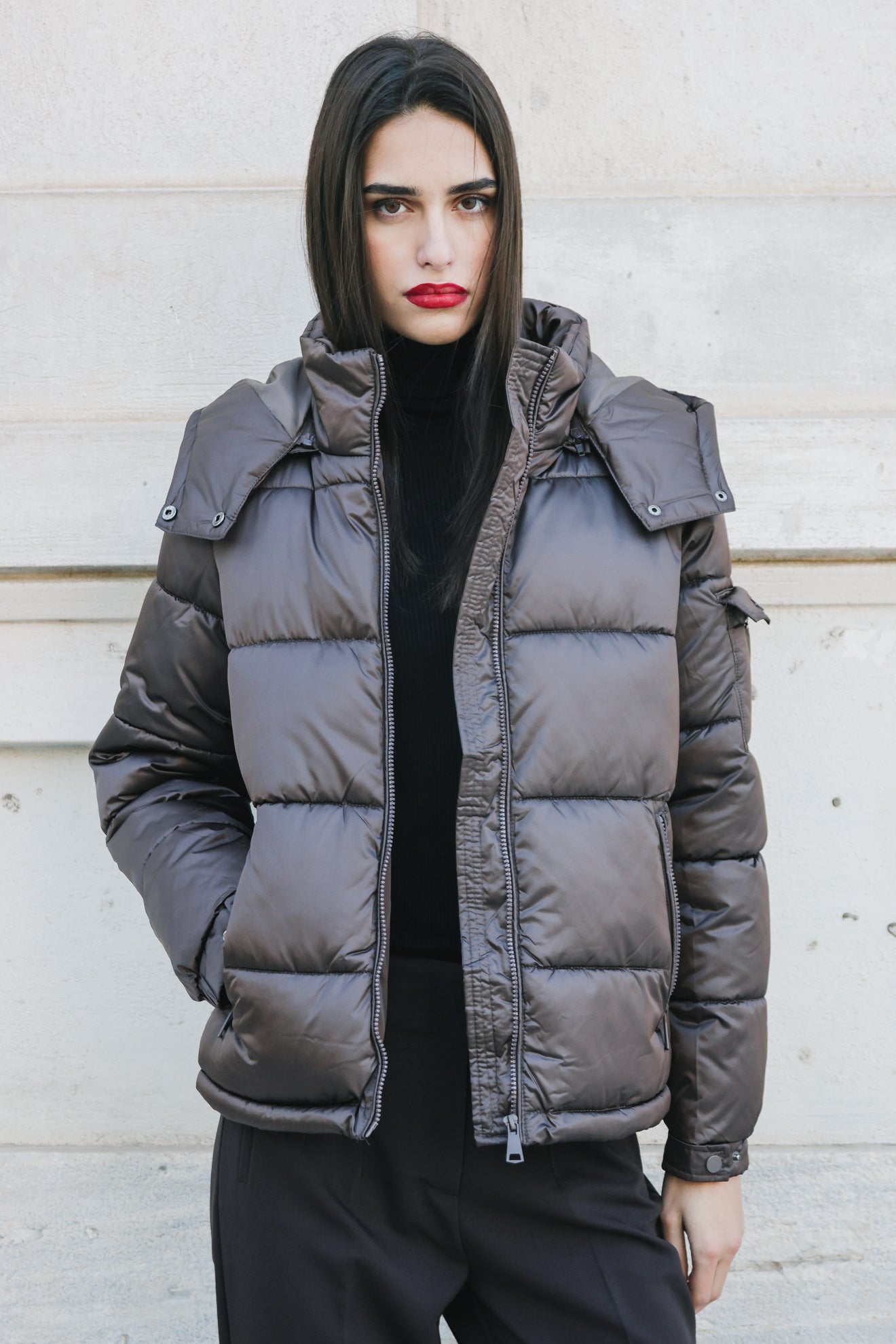 Πουπουλένιο μπουφάν με αποσπώμενη κουκούλα