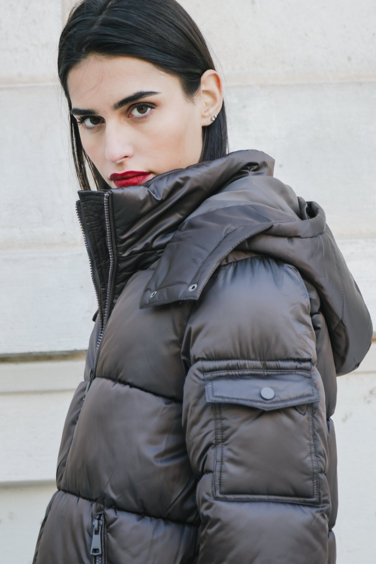 Πουπουλένιο μπουφάν με αποσπώμενη κουκούλα