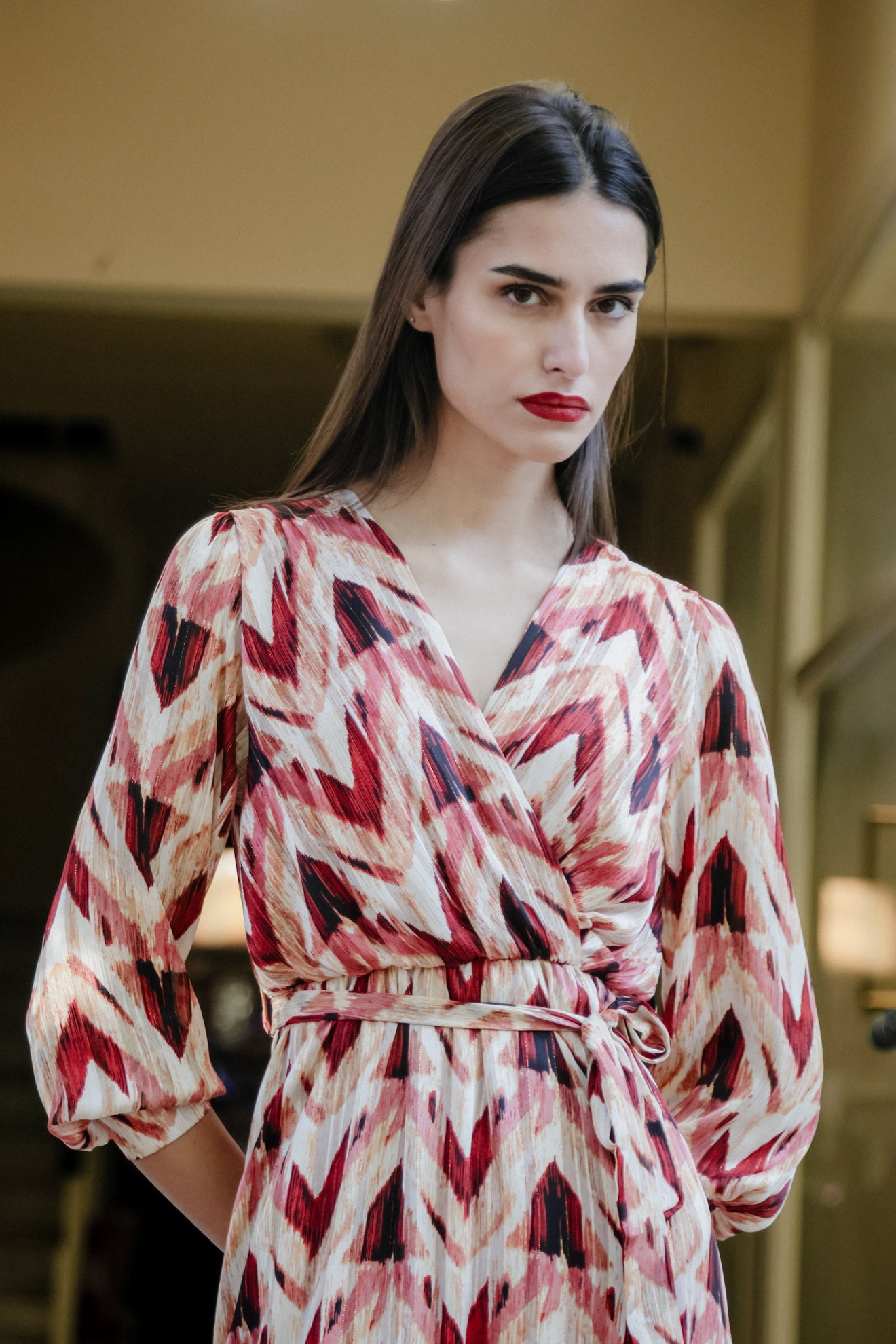 Εμπριμέ μίντι φόρεμα