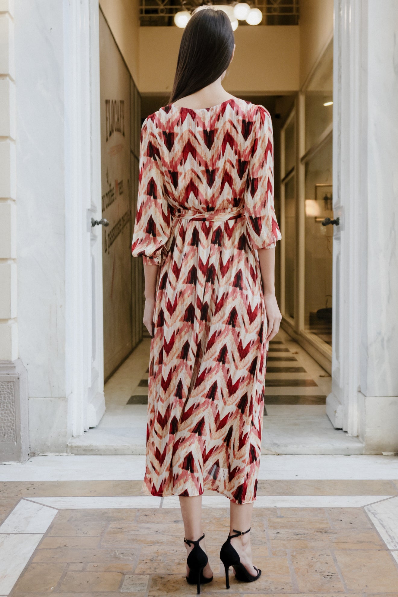 Εμπριμέ μίντι φόρεμα