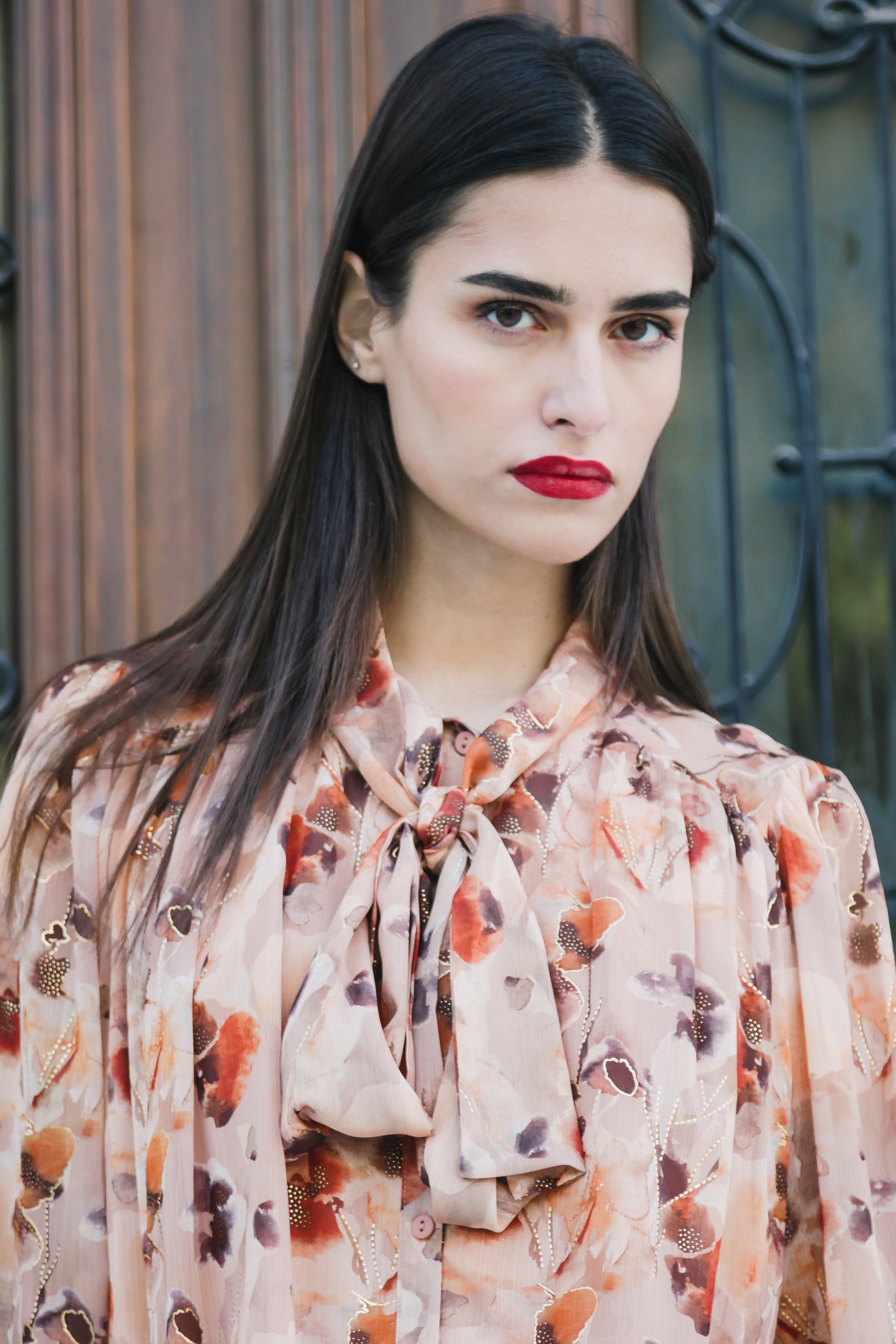 Εμπριμέ πουκάμισο με φιόγκο