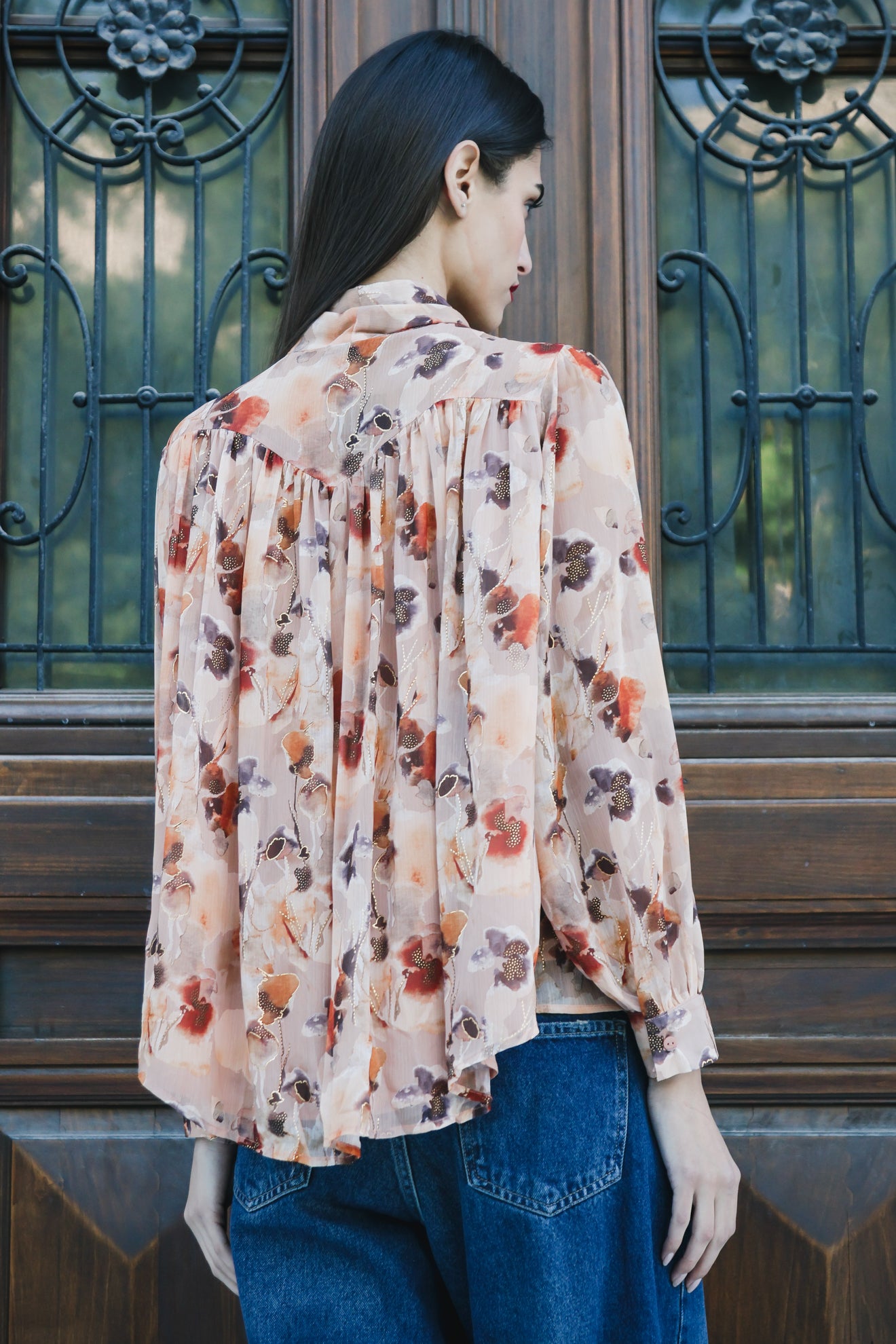 Εμπριμέ πουκάμισο με φιόγκο