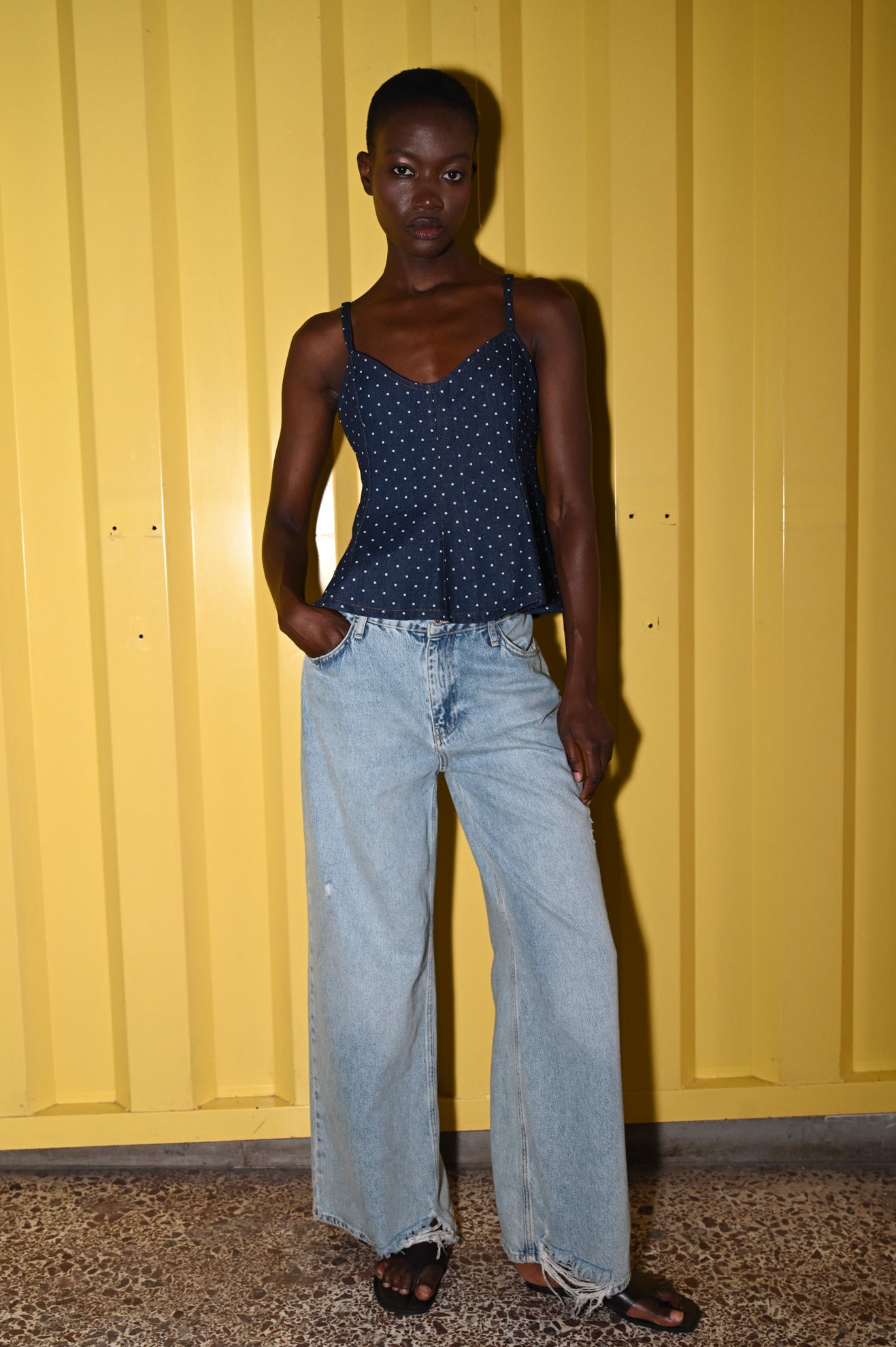 Denim αμάνικο τοπ πουά