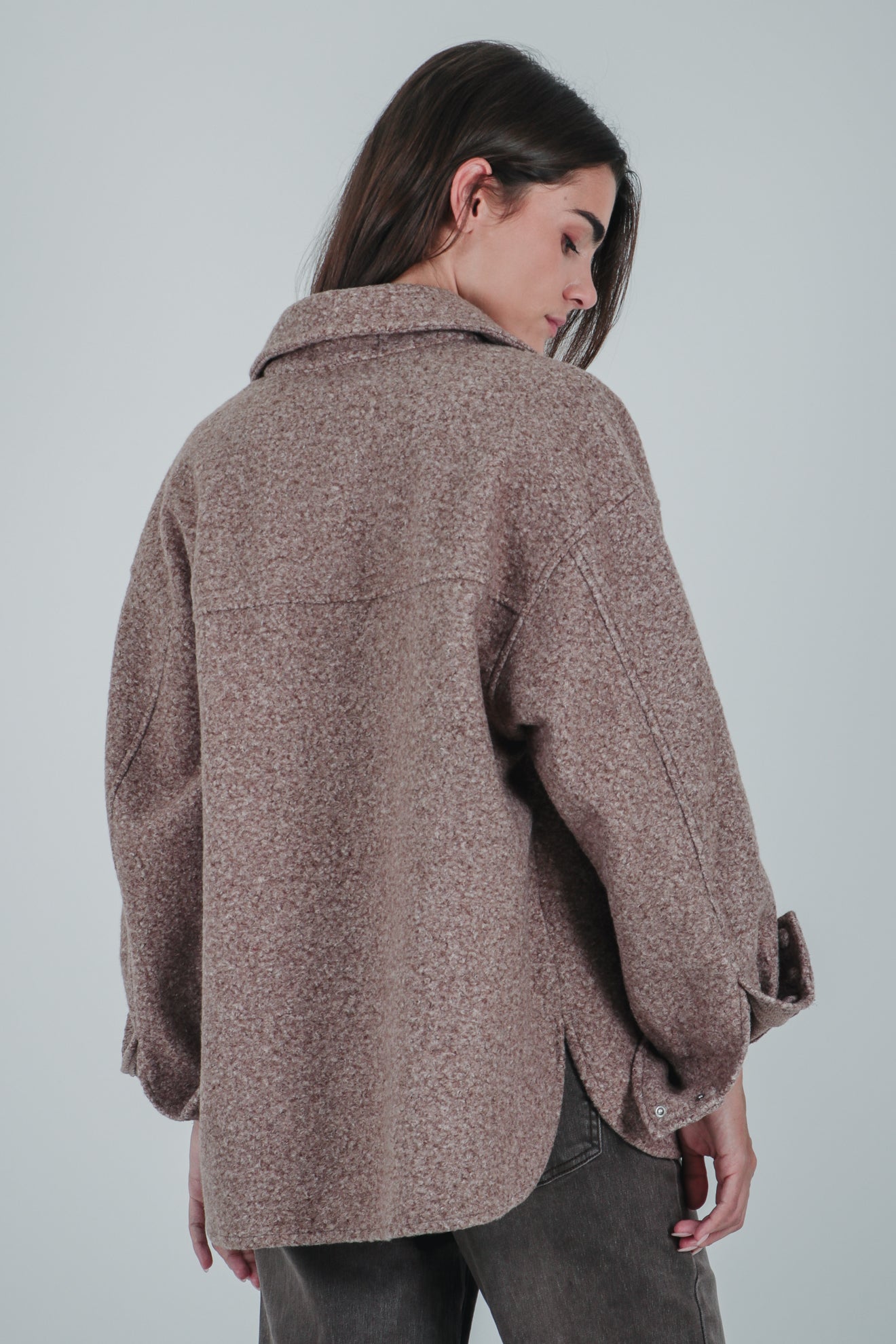 Μπουκλέ overshirt σε άνετη γραμμή