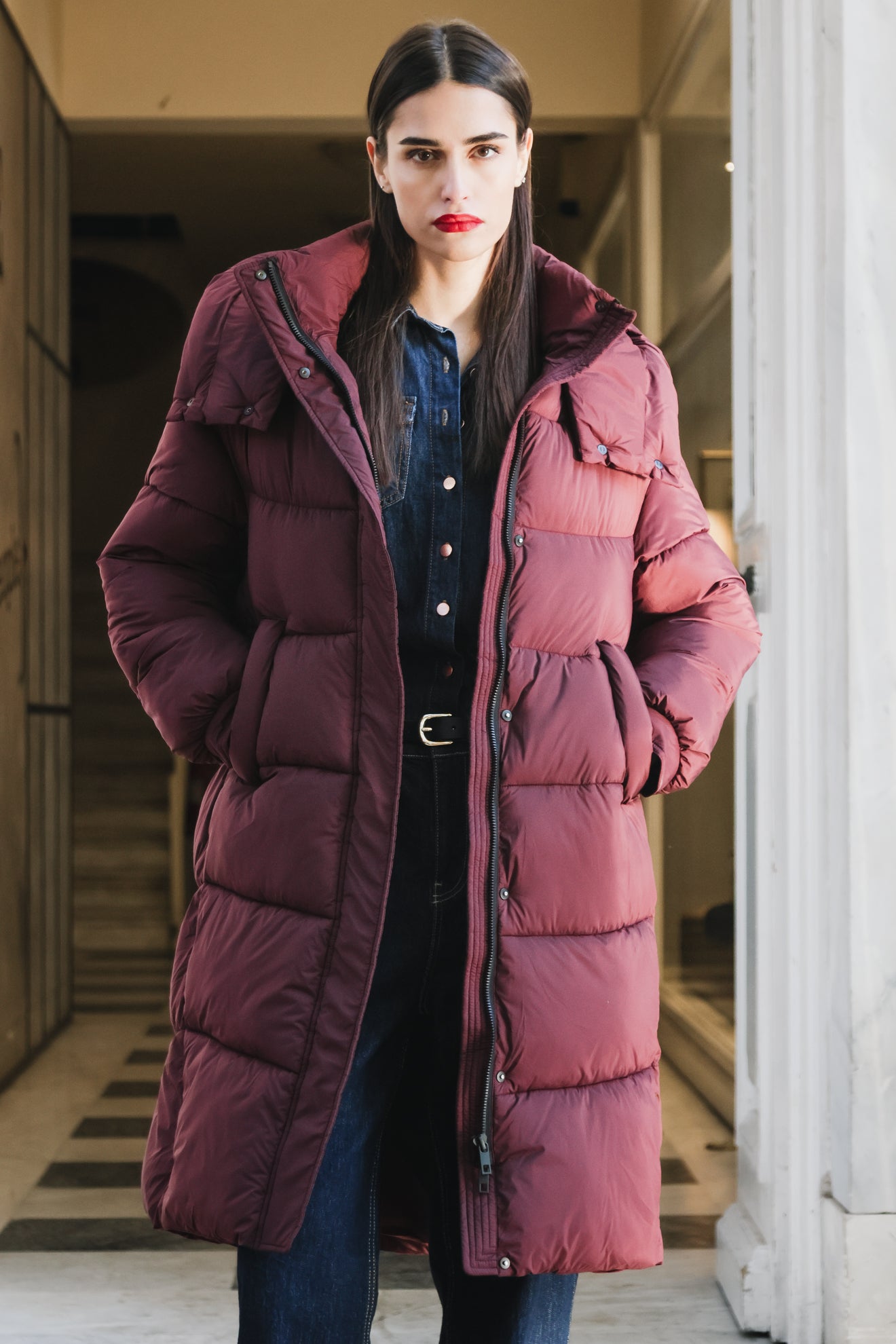 Μακρύ πουπουλένιο μπουφάν με κουκούλα