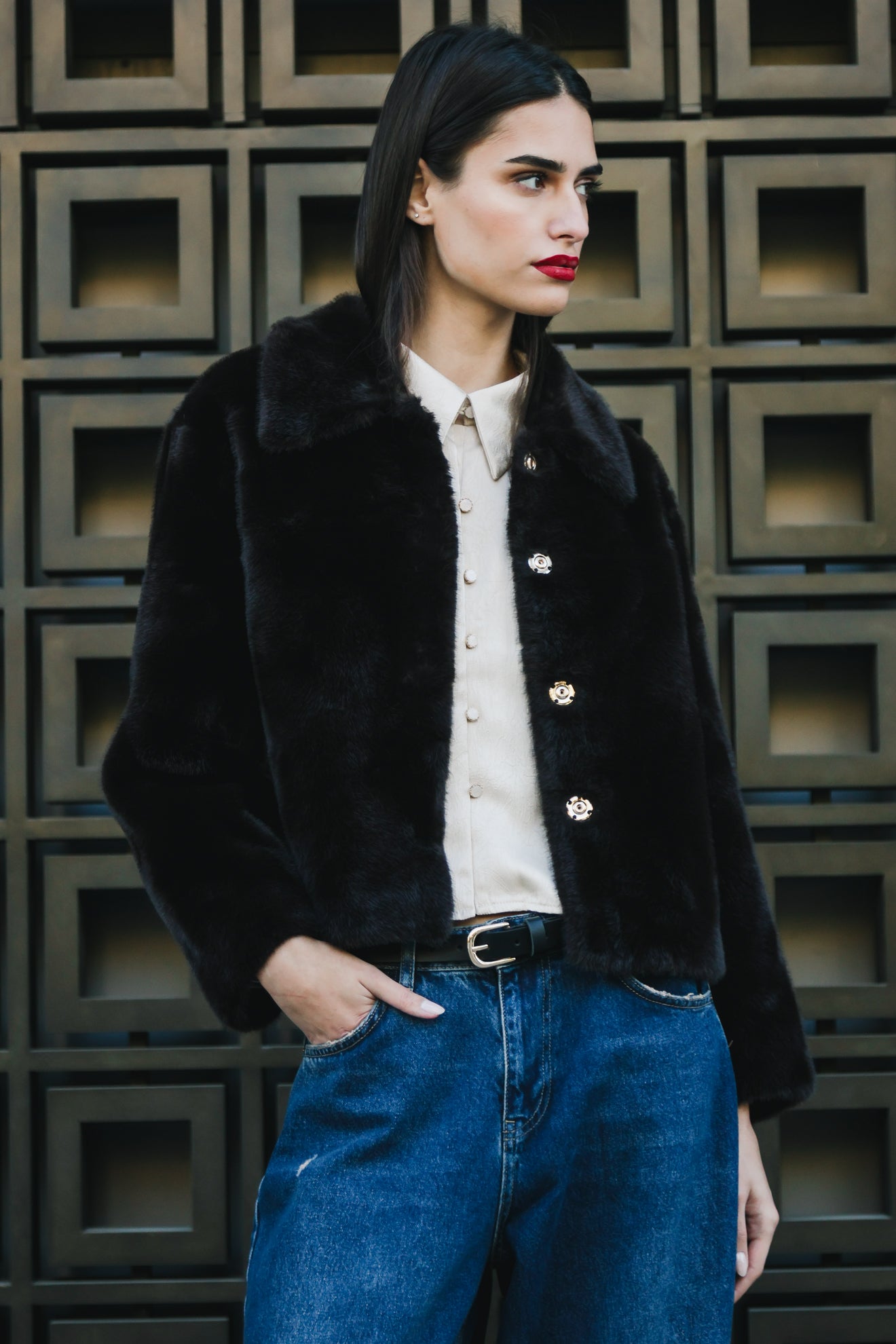 Κοντό παλτό με εφέ γούνας