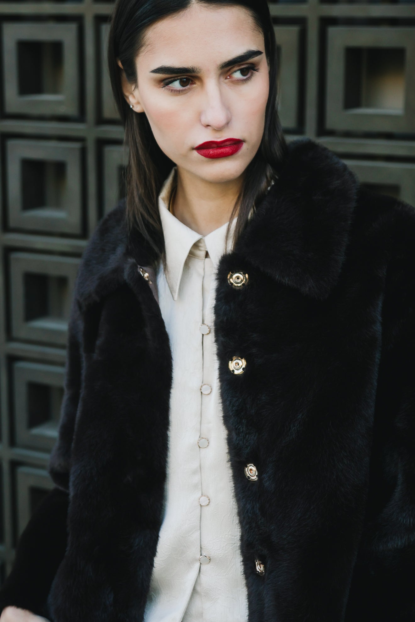 Κοντό παλτό με εφέ γούνας