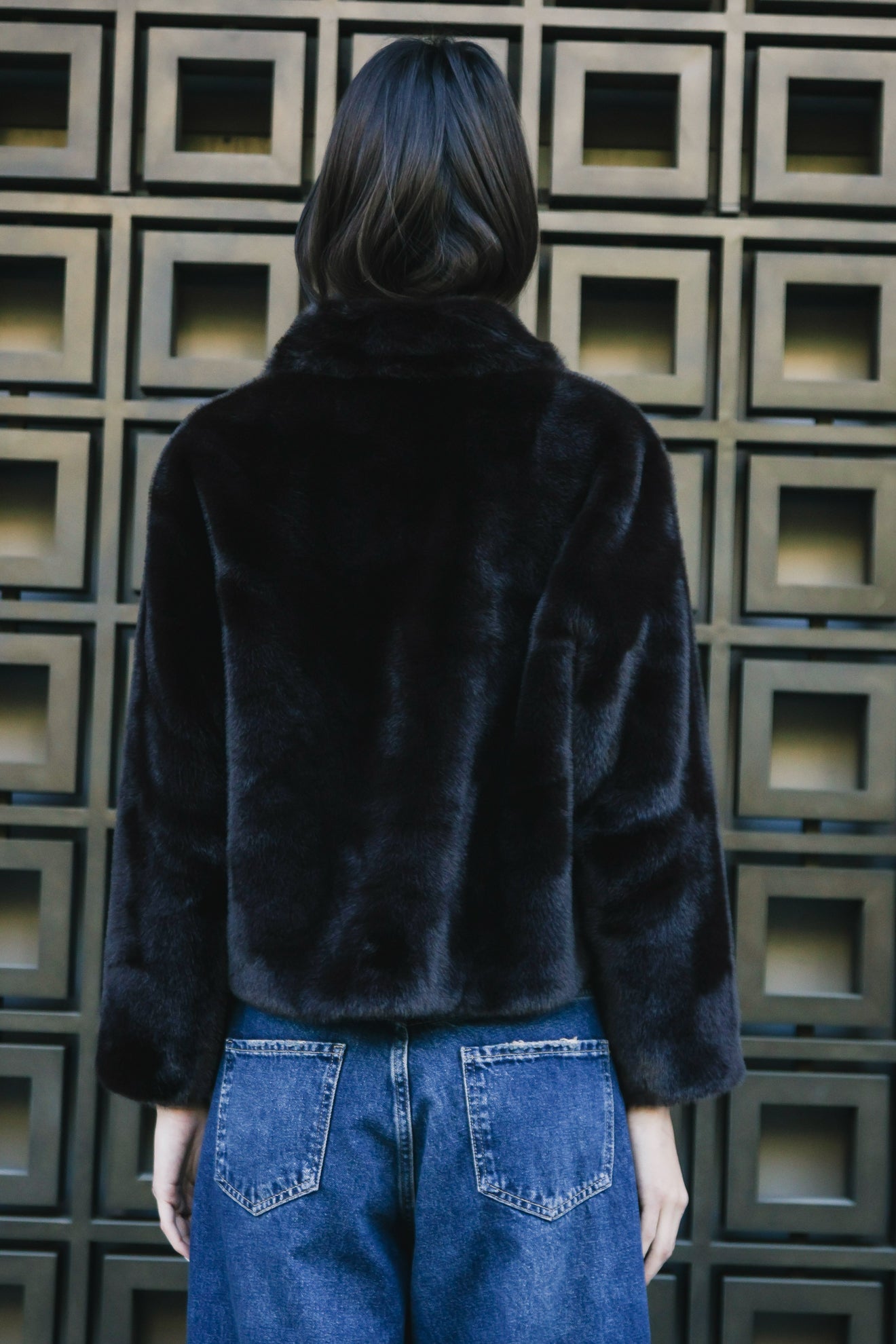 Κοντό παλτό με εφέ γούνας