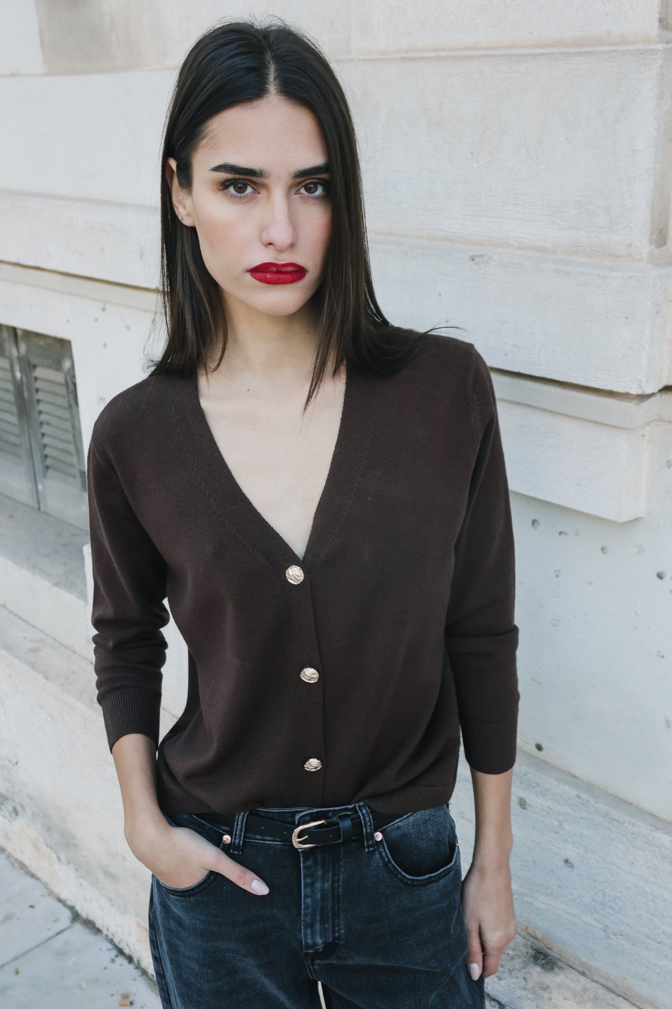 Πλεκτή ζακέτα με χρυσαφί κουμπιά