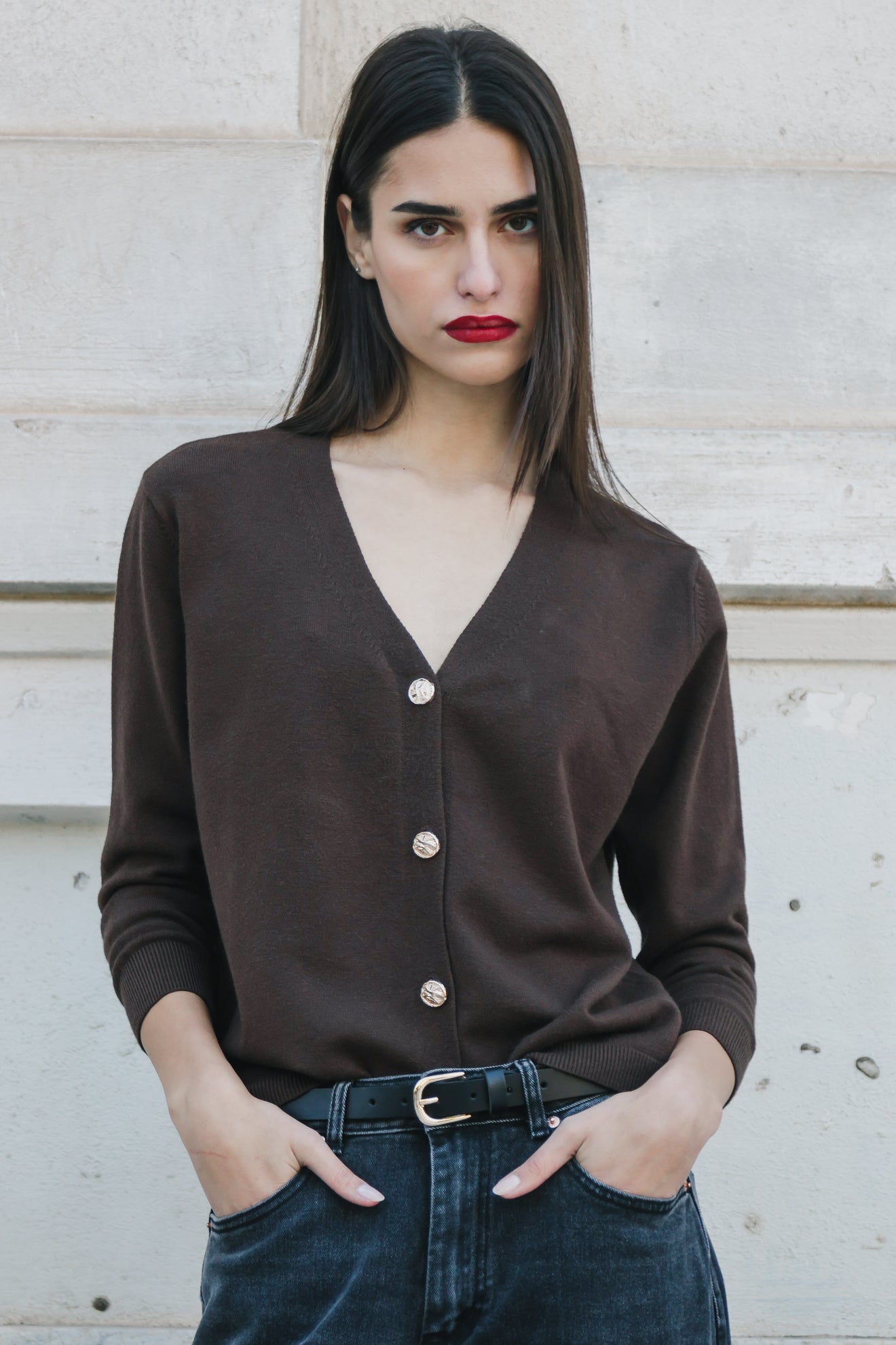 Πλεκτή ζακέτα με χρυσαφί κουμπιά