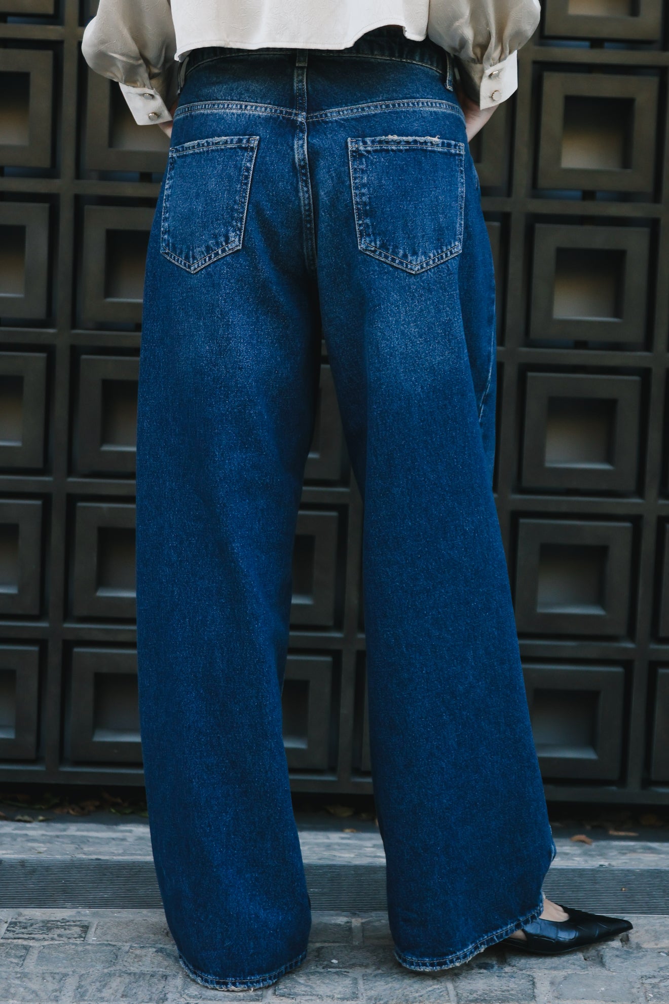 Τζιν με πολύ φαρδύ μπατζάκι