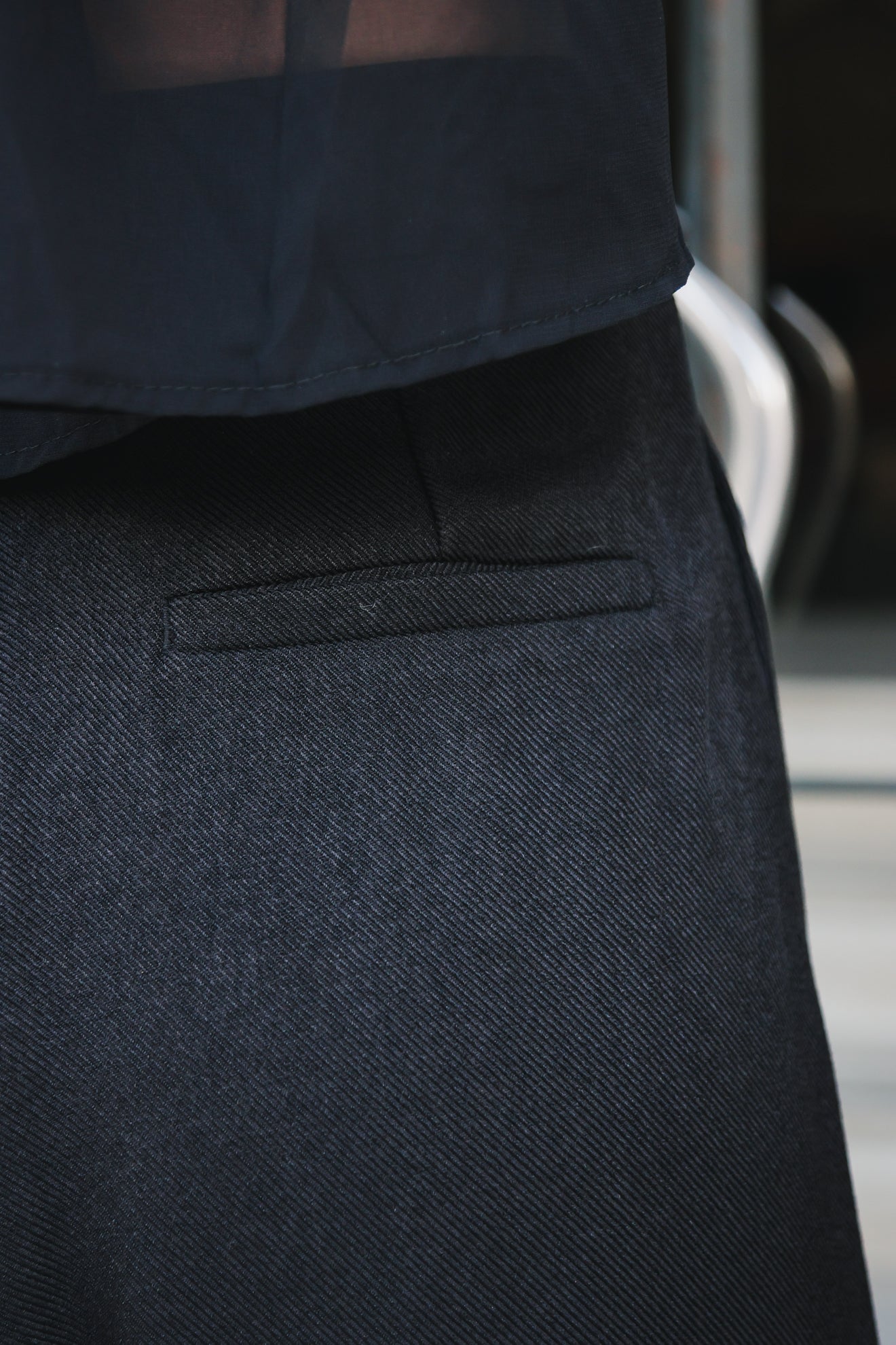 Παντελόνι με φαρδύ μπατζάκι και πιέτες